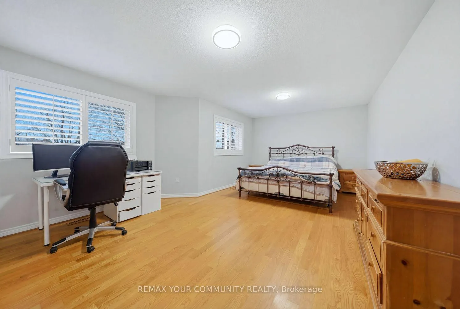 Photo 22 of 405 Searles Court, Mississauga, Hurontario — HOMEH