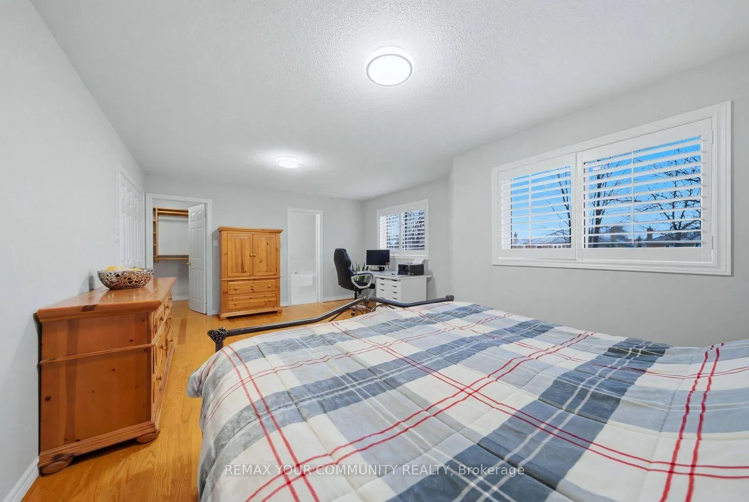 Photo 23 of 405 Searles Court, Mississauga, Hurontario — HOMEH