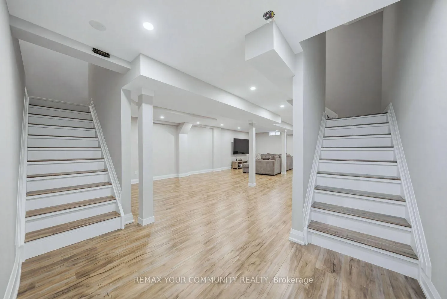Photo 34 of 405 Searles Court, Mississauga, Hurontario — HOMEH