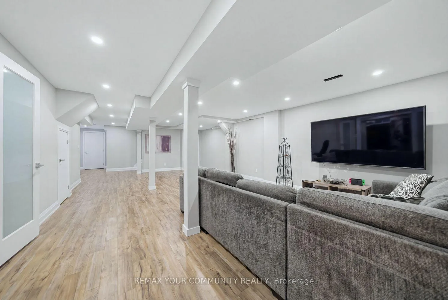 Photo 36 of 405 Searles Court, Mississauga, Hurontario — HOMEH