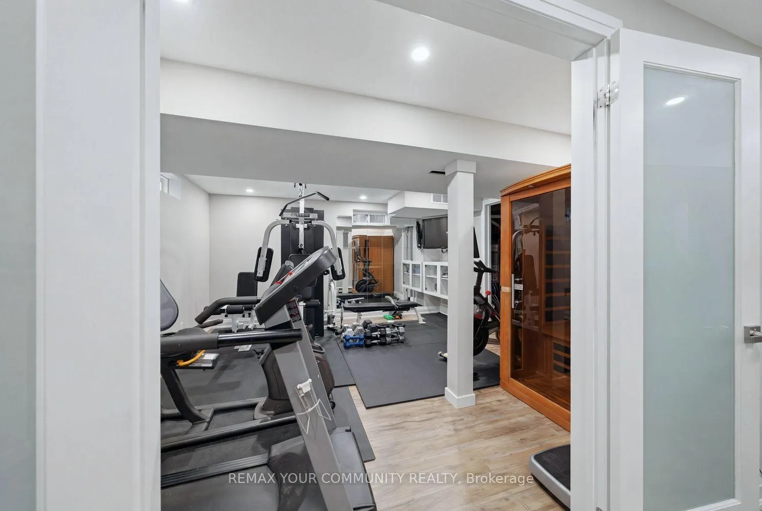 Photo 38 of 405 Searles Court, Mississauga, Hurontario — HOMEH