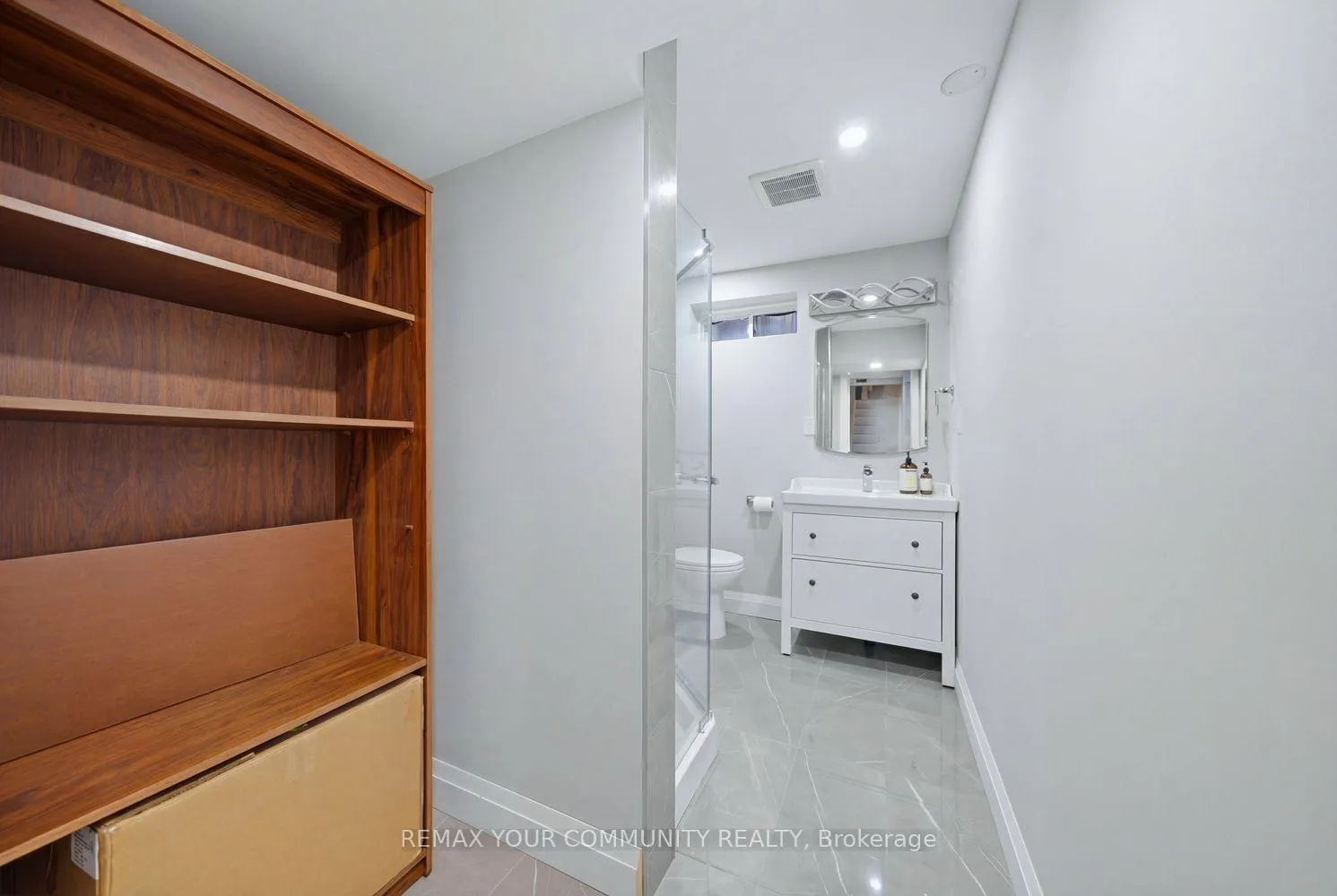 Photo 39 of 405 Searles Court, Mississauga, Hurontario — HOMEH