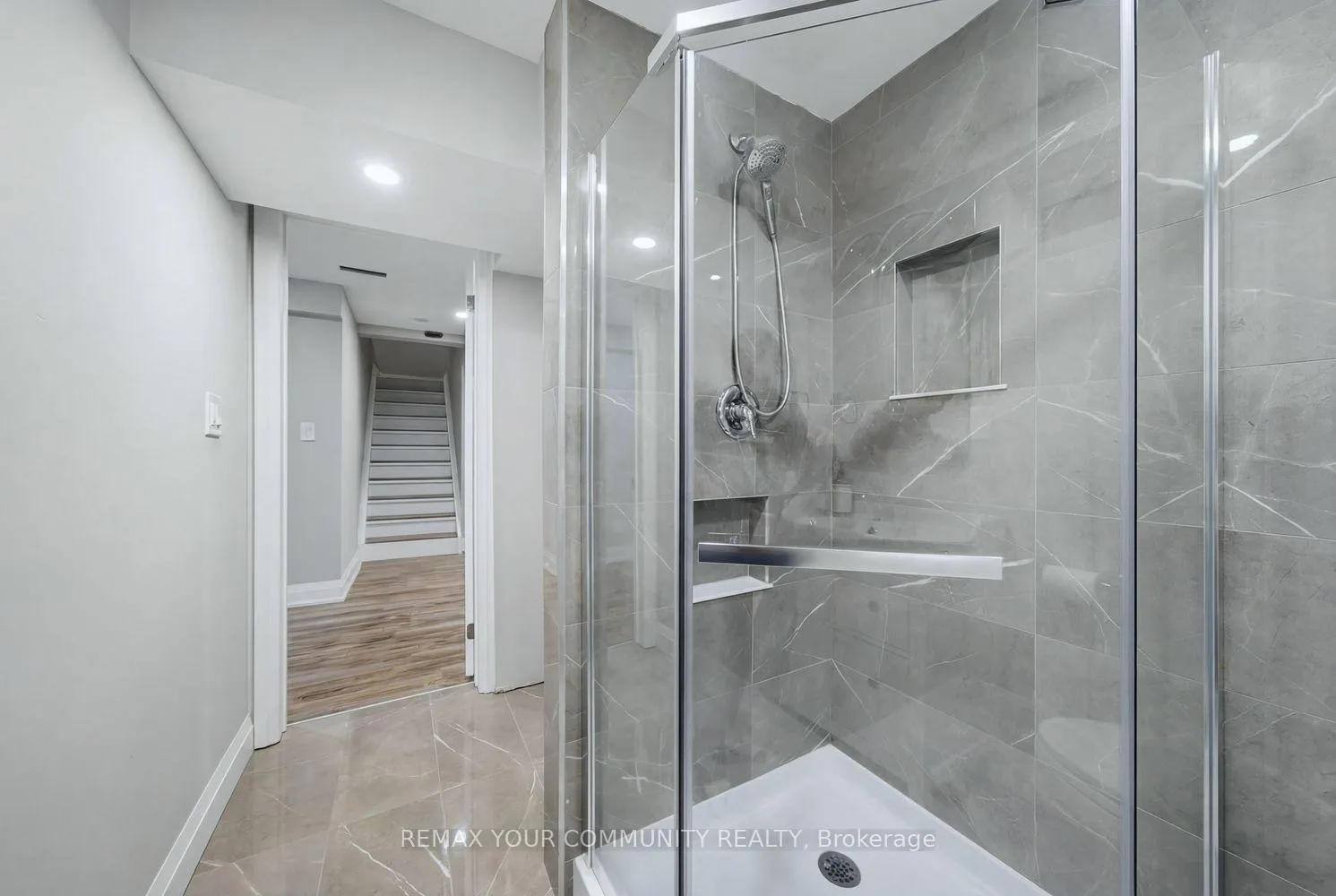 Photo 40 of 405 Searles Court, Mississauga, Hurontario — HOMEH