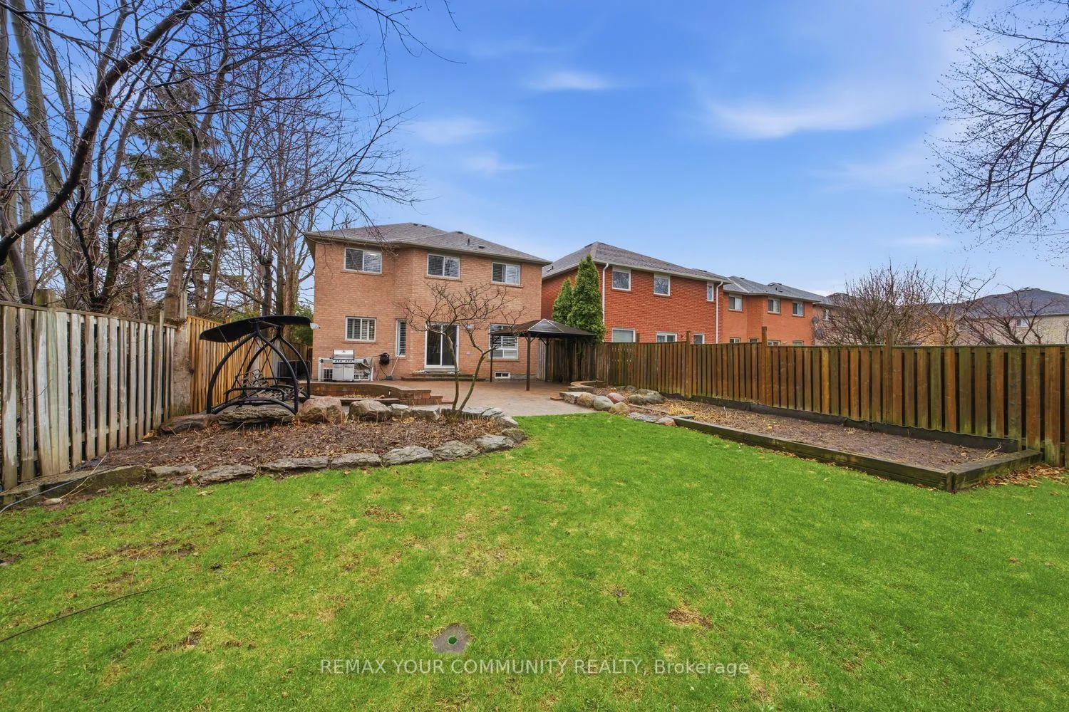 Photo 44 of 405 Searles Court, Mississauga, Hurontario — HOMEH