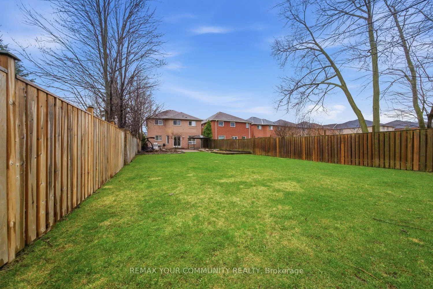 Photo 46 of 405 Searles Court, Mississauga, Hurontario — HOMEH