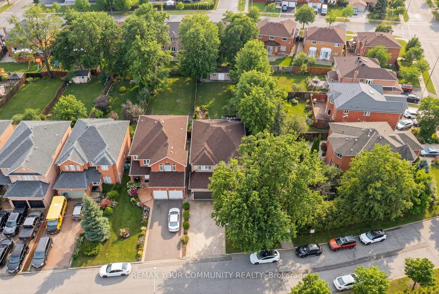 Photo 49 of 405 Searles Court, Mississauga, Hurontario — HOMEH