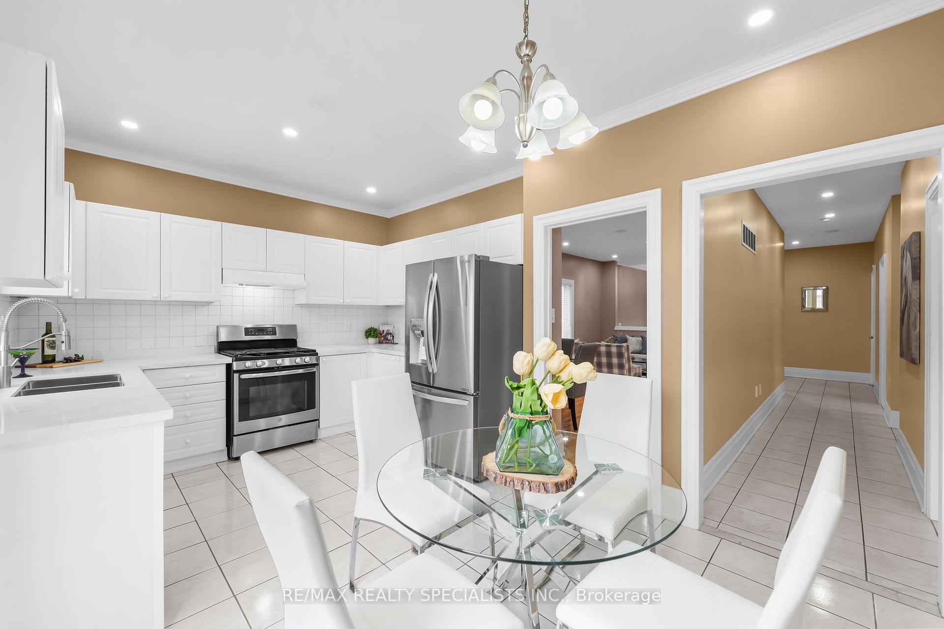 Photo 15 of 73 Baybrook Road, Brampton, Snelgrove — HOMEH