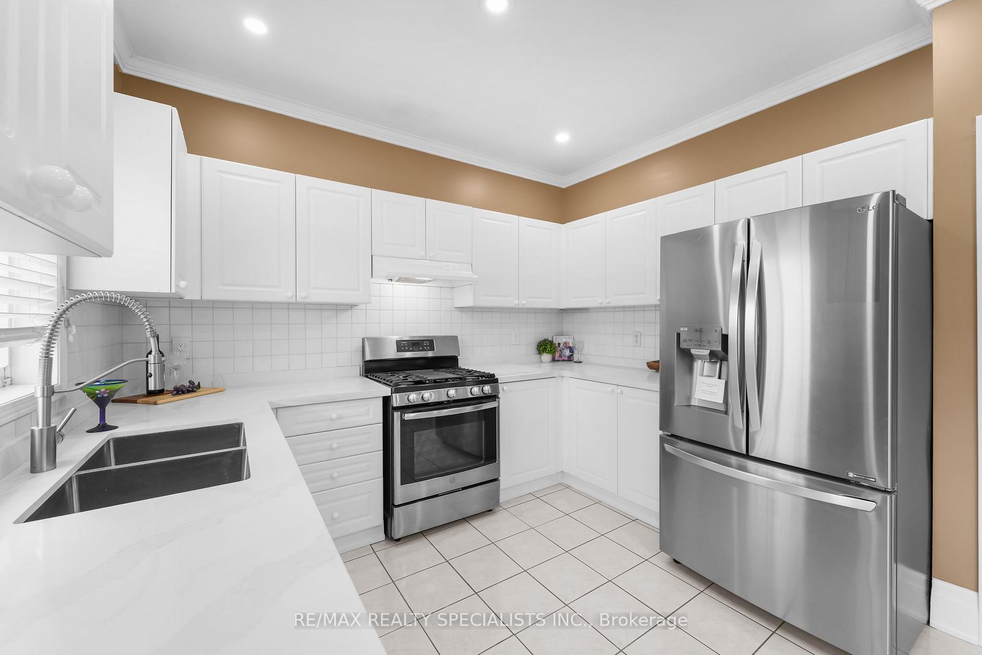 Photo 16 of 73 Baybrook Road, Brampton, Snelgrove — HOMEH