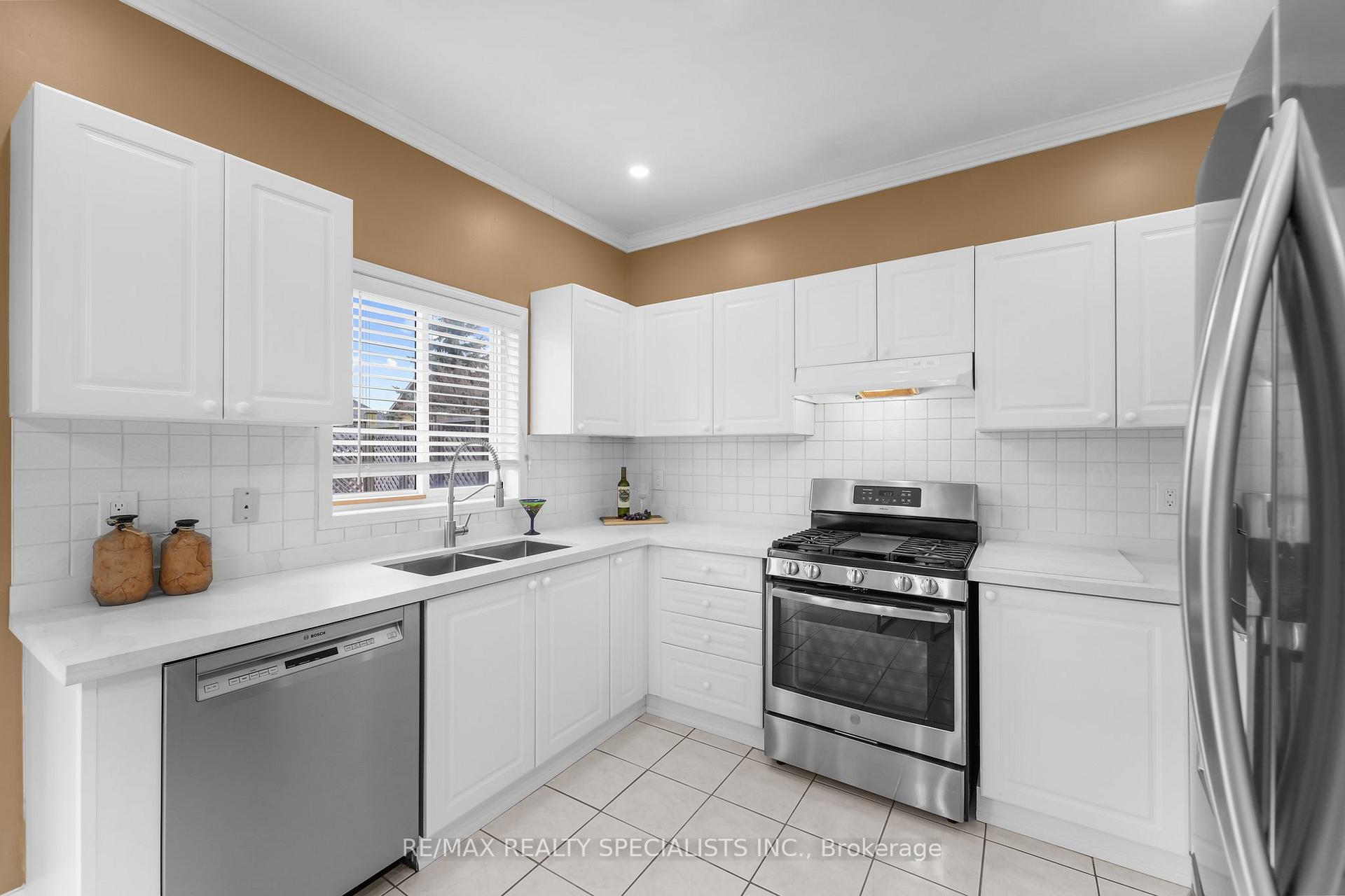 Photo 17 of 73 Baybrook Road, Brampton, Snelgrove — HOMEH