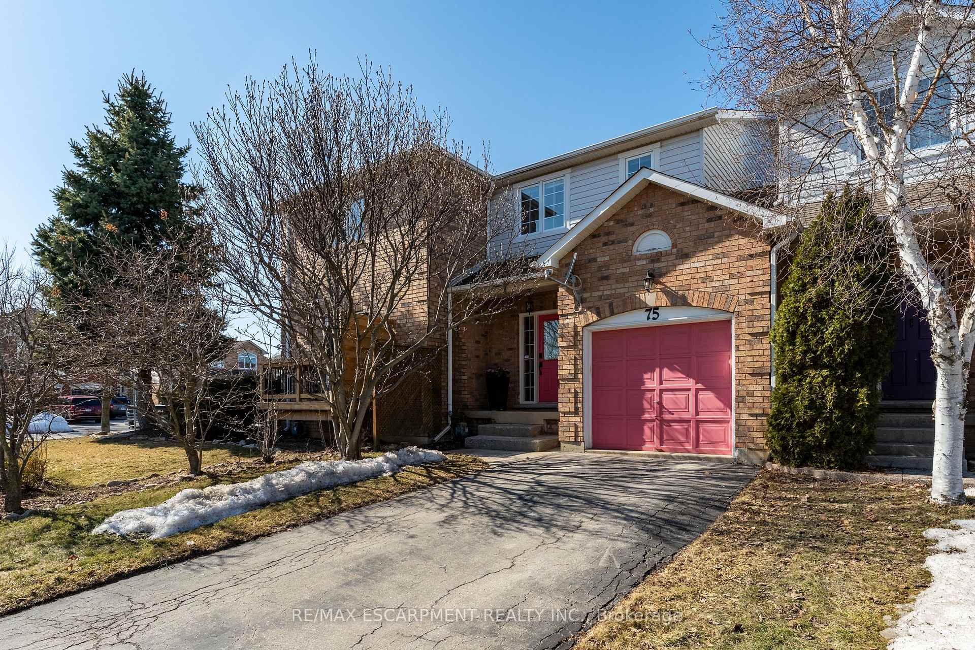 Photo 3 of 75 Kildonan Crescent, Hamilton, Waterdown — HOMEH