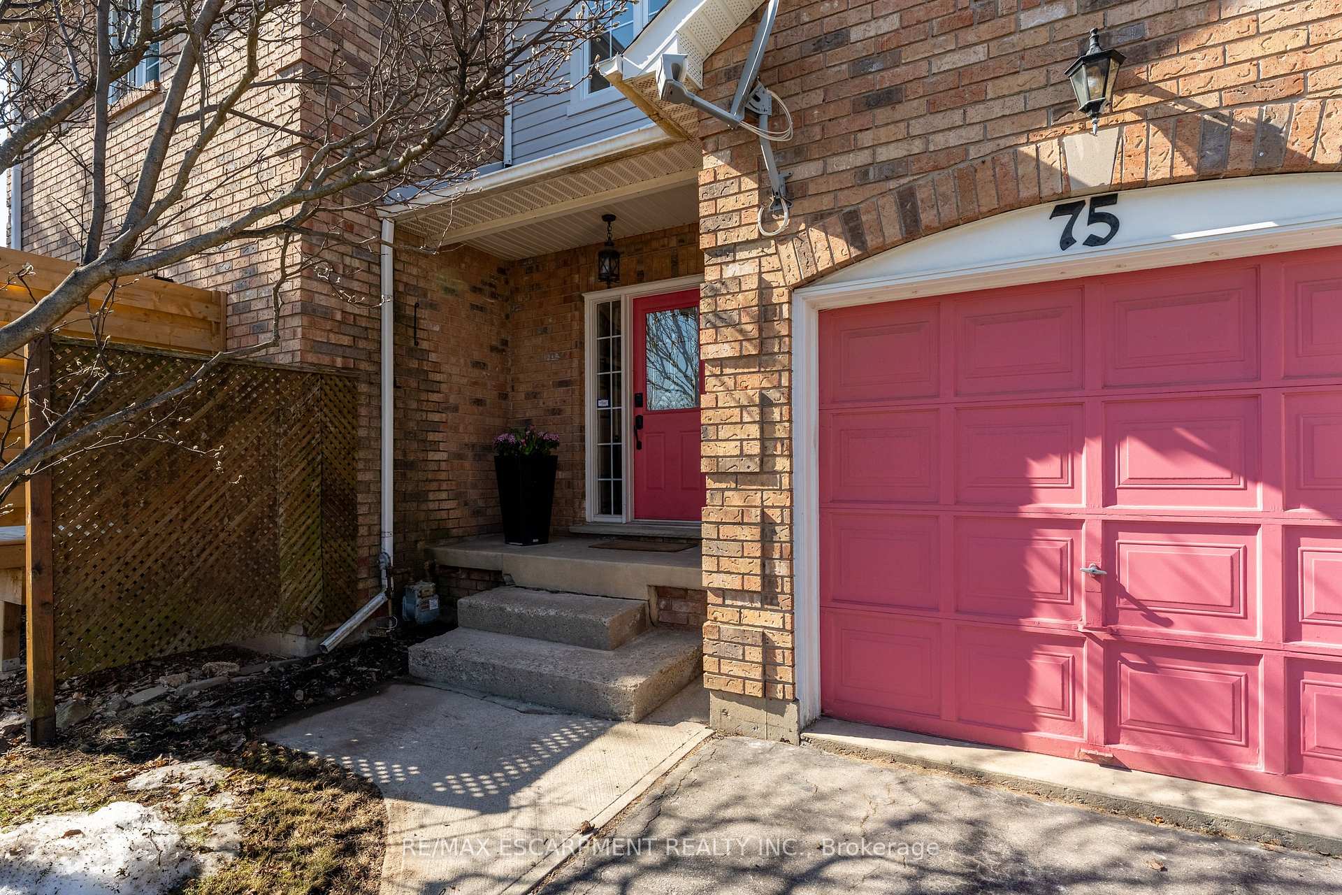 Photo 4 of 75 Kildonan Crescent, Hamilton, Waterdown — HOMEH