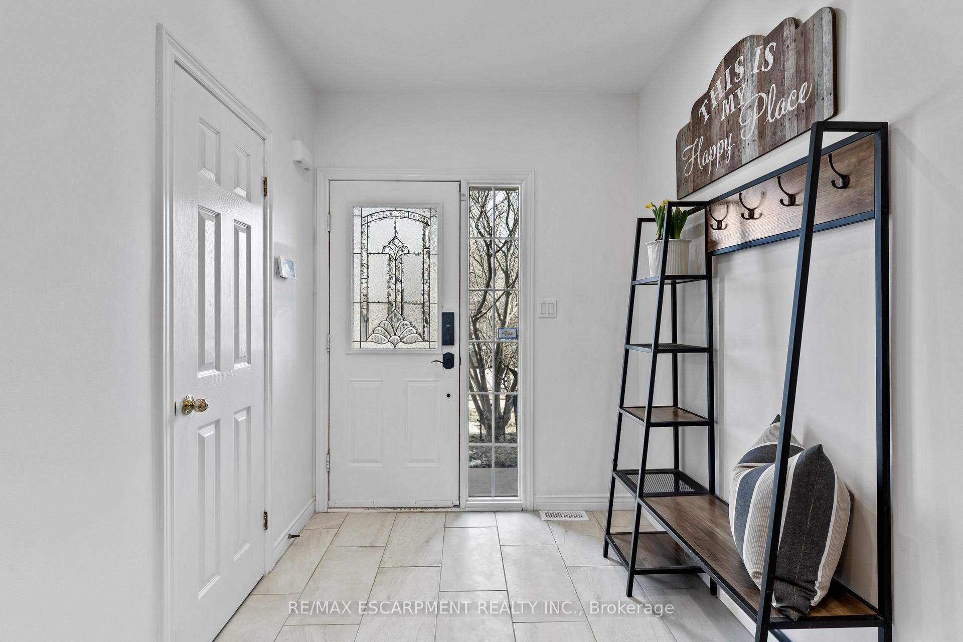 Photo 5 of 75 Kildonan Crescent, Hamilton, Waterdown — HOMEH