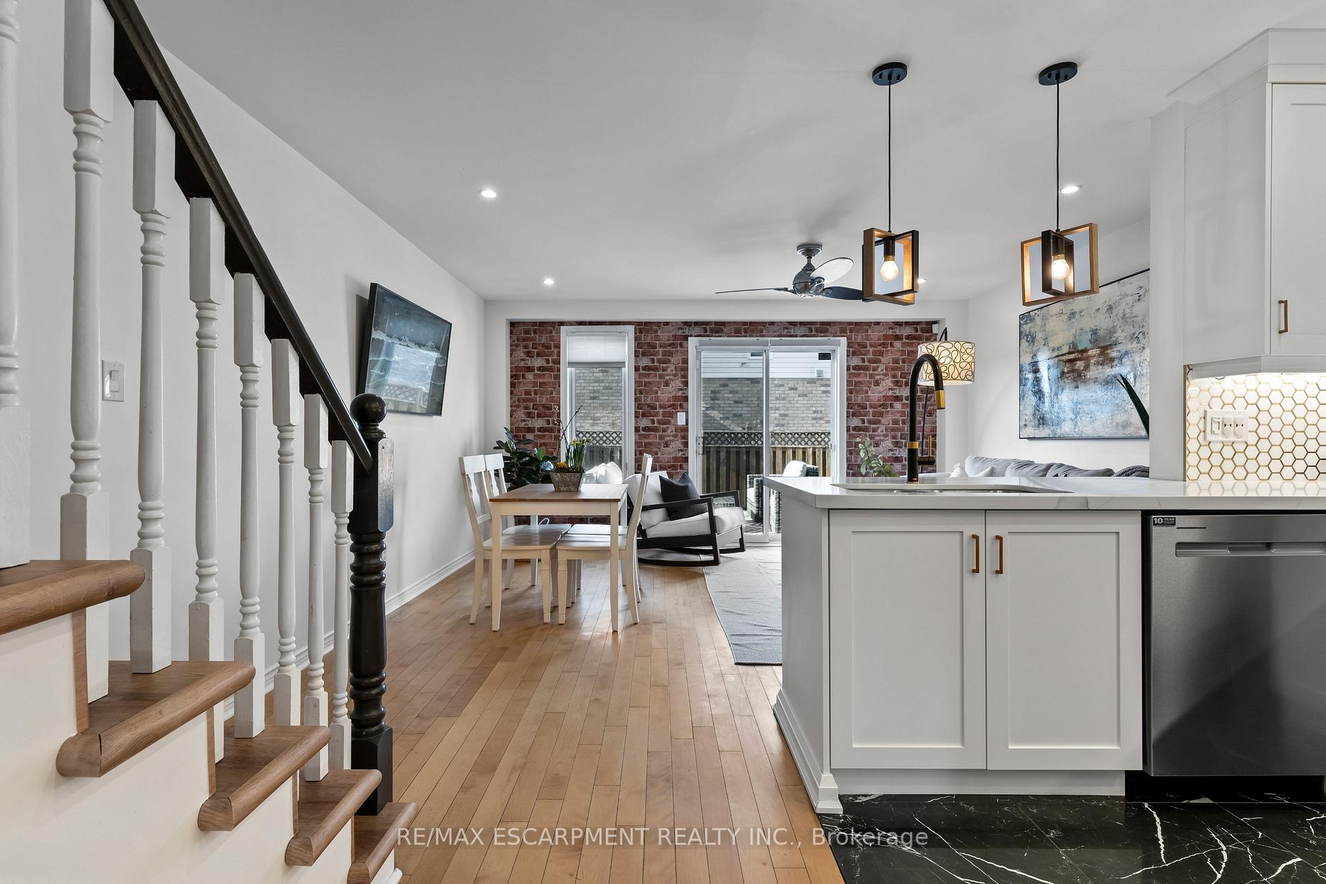 Photo 8 of 75 Kildonan Crescent, Hamilton, Waterdown — HOMEH