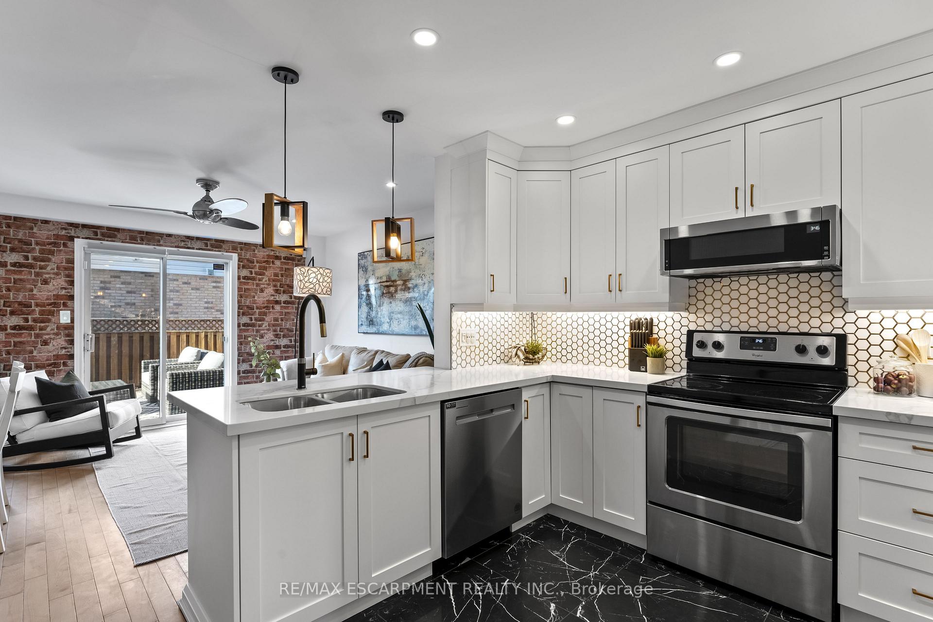 Photo 9 of 75 Kildonan Crescent, Hamilton, Waterdown — HOMEH
