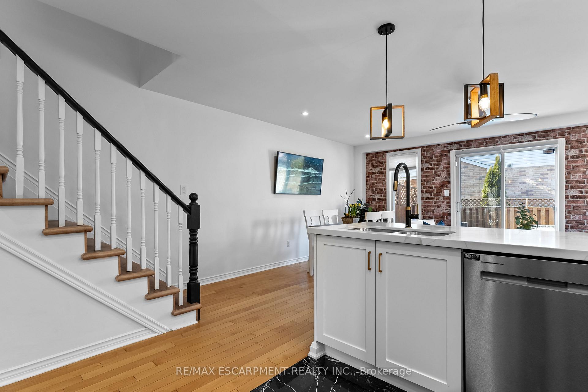 Photo 13 of 75 Kildonan Crescent, Hamilton, Waterdown — HOMEH