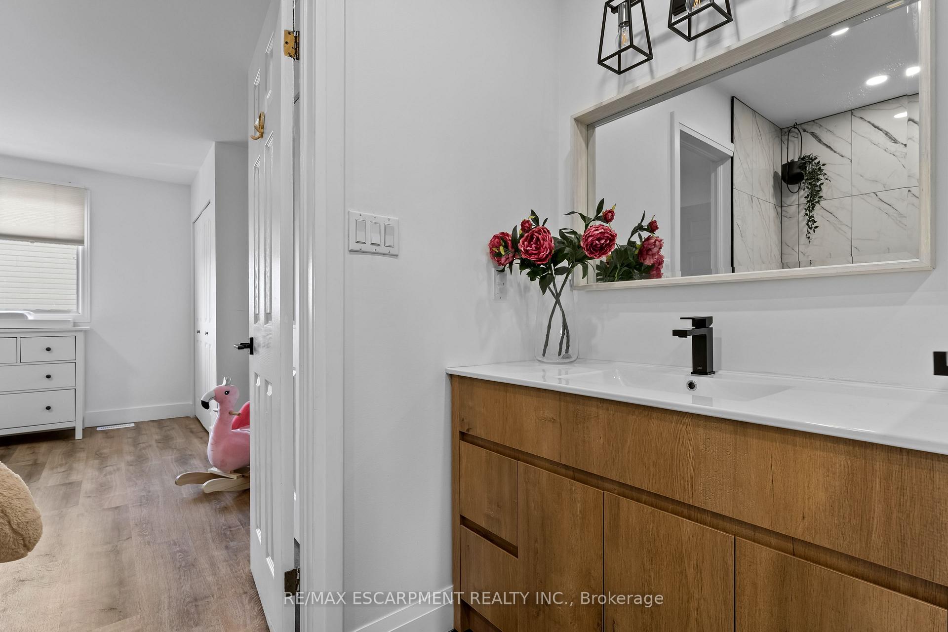 Photo 22 of 75 Kildonan Crescent, Hamilton, Waterdown — HOMEH