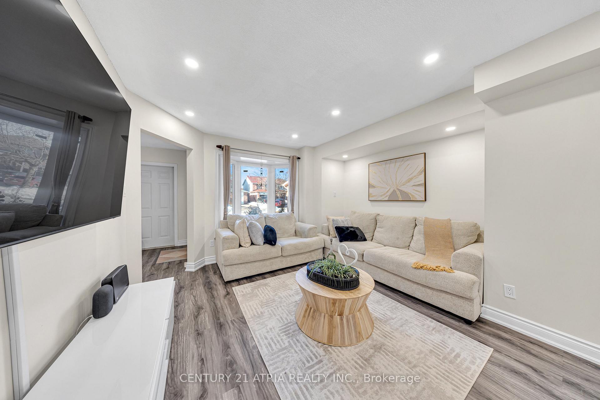 Photo 8 of 57 Carr Drive, Ajax, Central — HOMEH