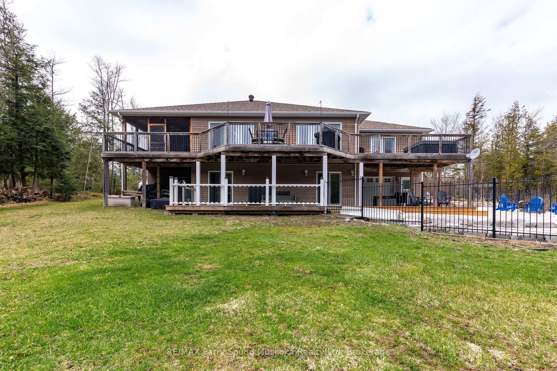 Photo 3 of 13 Lake Forest Drive, McDougall — HOMEH