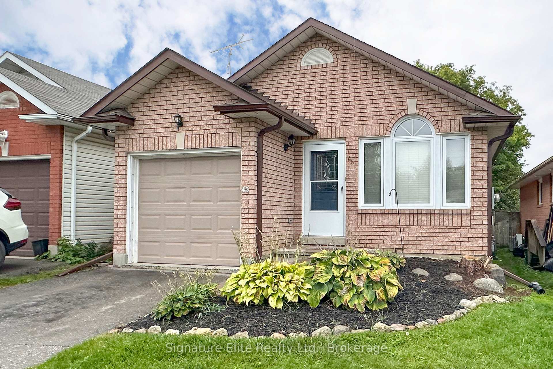 Photo 1 of 45 Mcfeeters Crescent, Clarington, Bowmanville — HOMEH