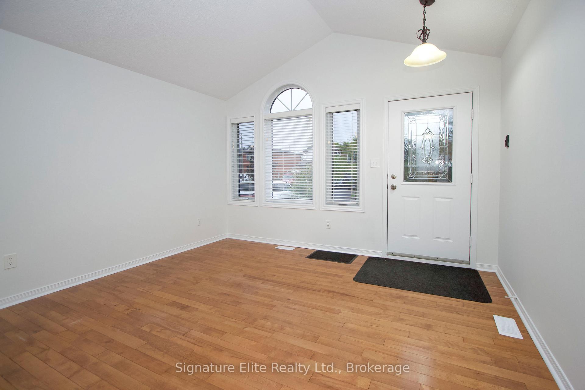 Photo 2 of 45 Mcfeeters Crescent, Clarington, Bowmanville — HOMEH
