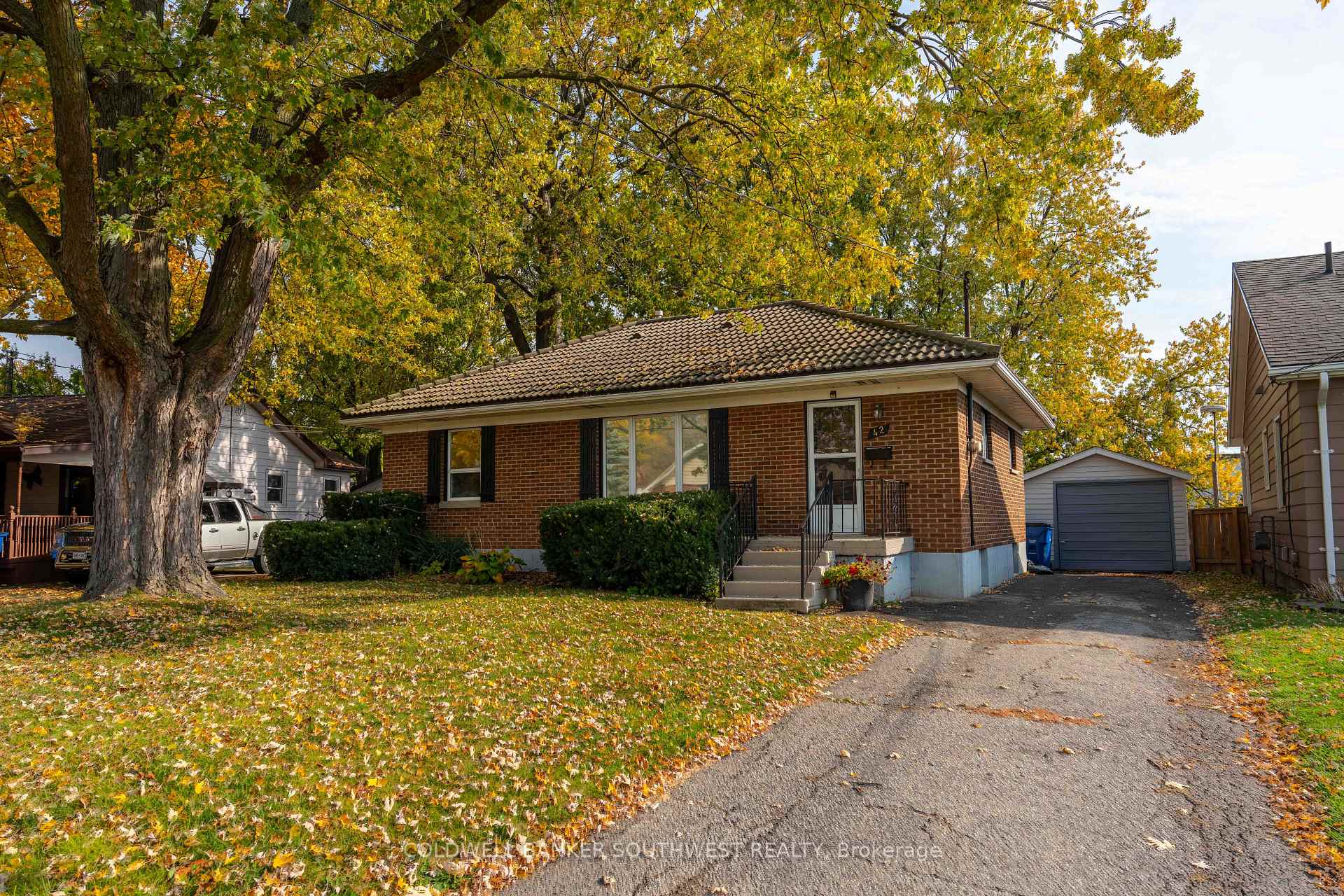 Photo 2 of 42 Warwick Drive, Chatham-Kent, Wallaceburg — HOMEH