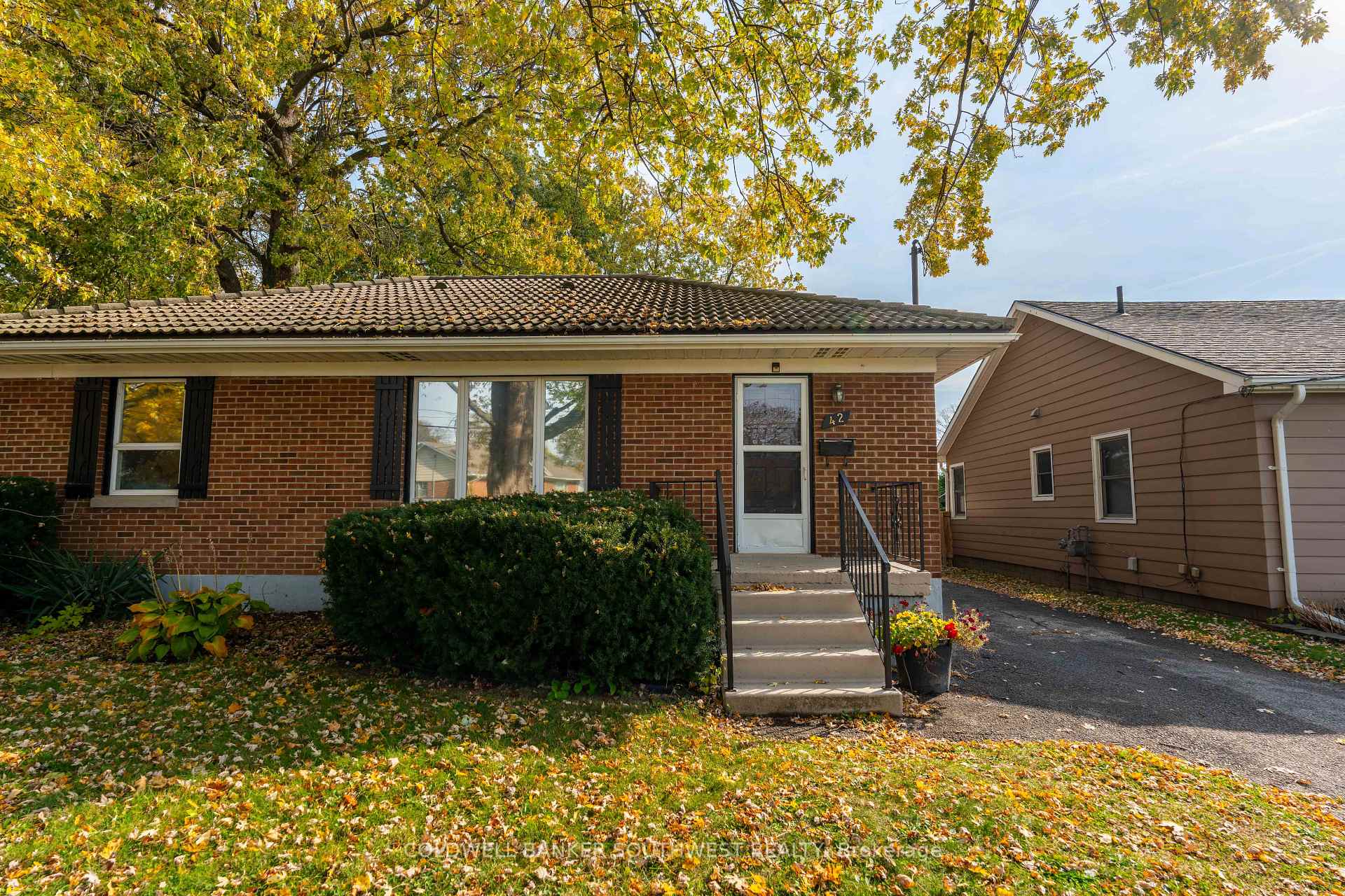 Photo 3 of 42 Warwick Drive, Chatham-Kent, Wallaceburg — HOMEH