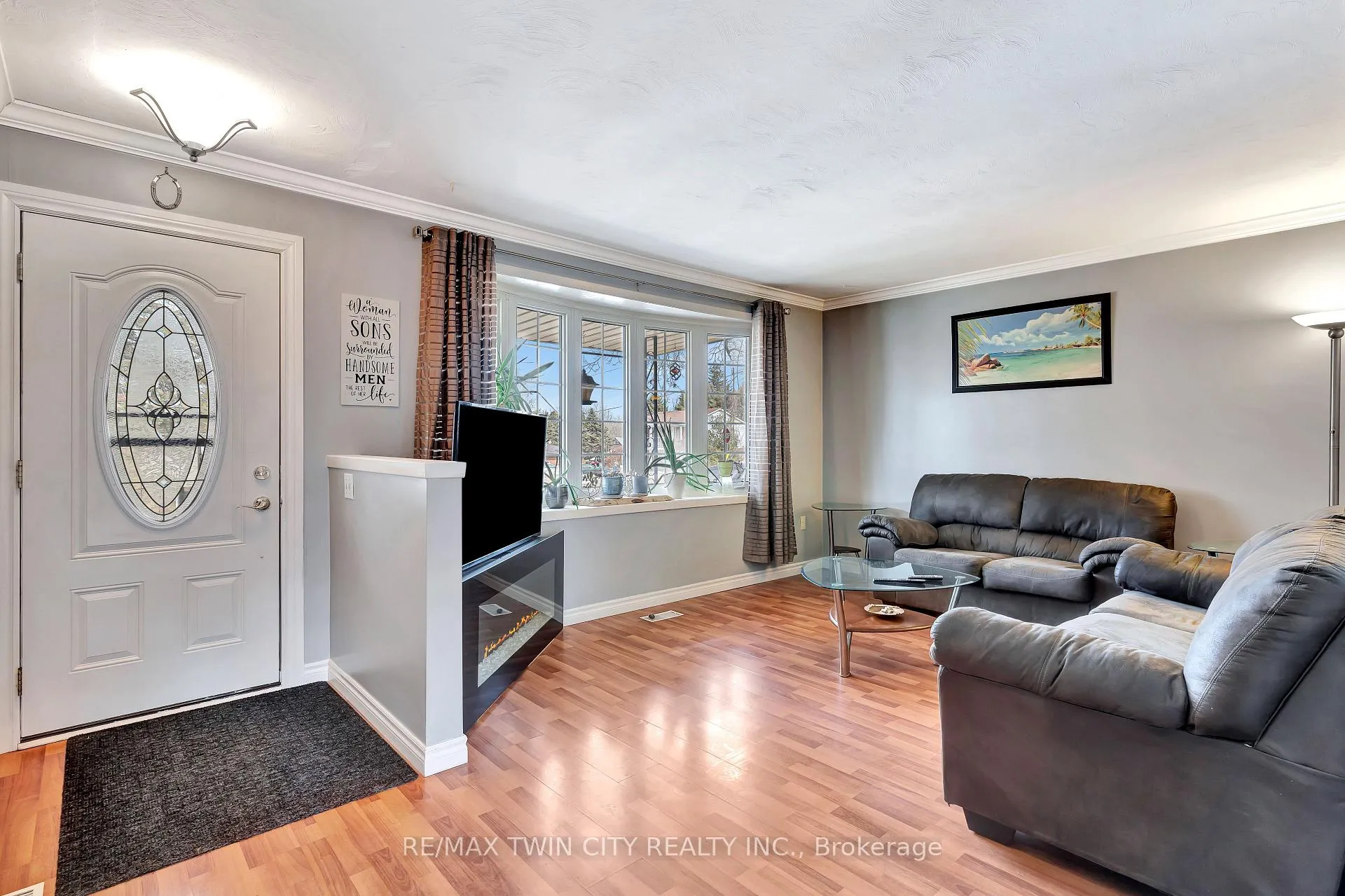 Photo 2 of 22 Victoria Street, North Dumfries — HOMEH