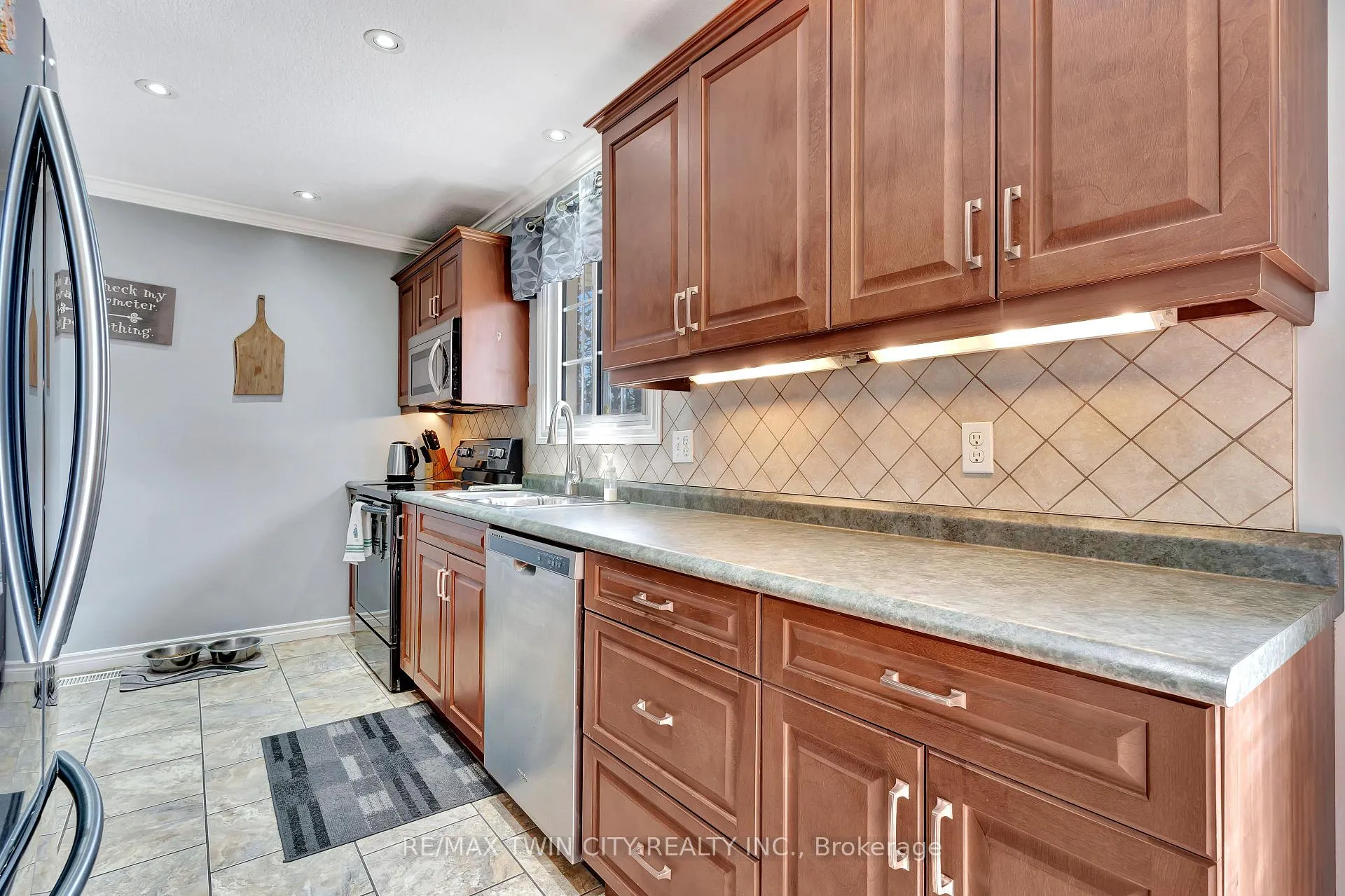 Photo 4 of 22 Victoria Street, North Dumfries — HOMEH
