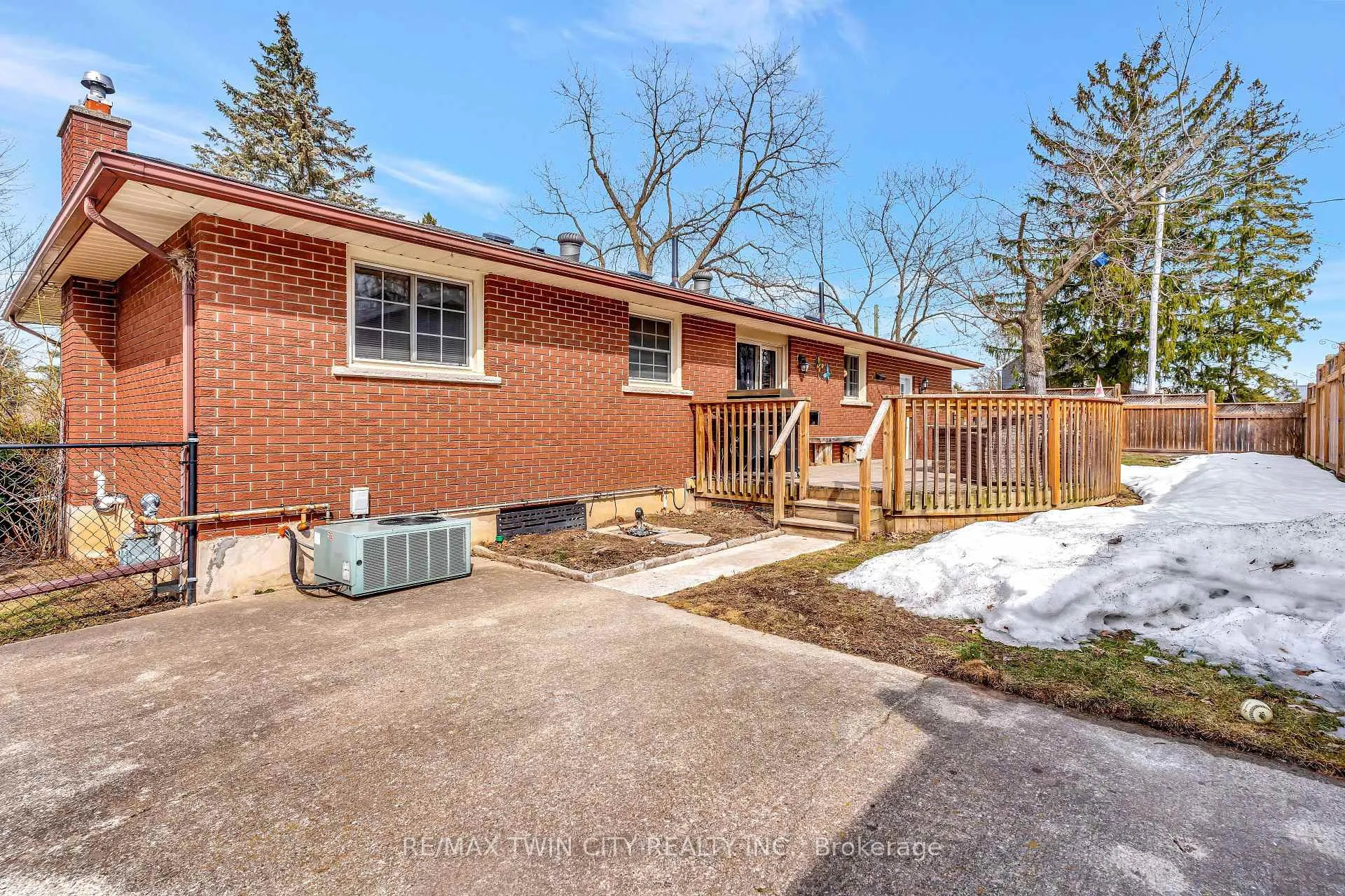 Photo 15 of 22 Victoria Street, North Dumfries — HOMEH