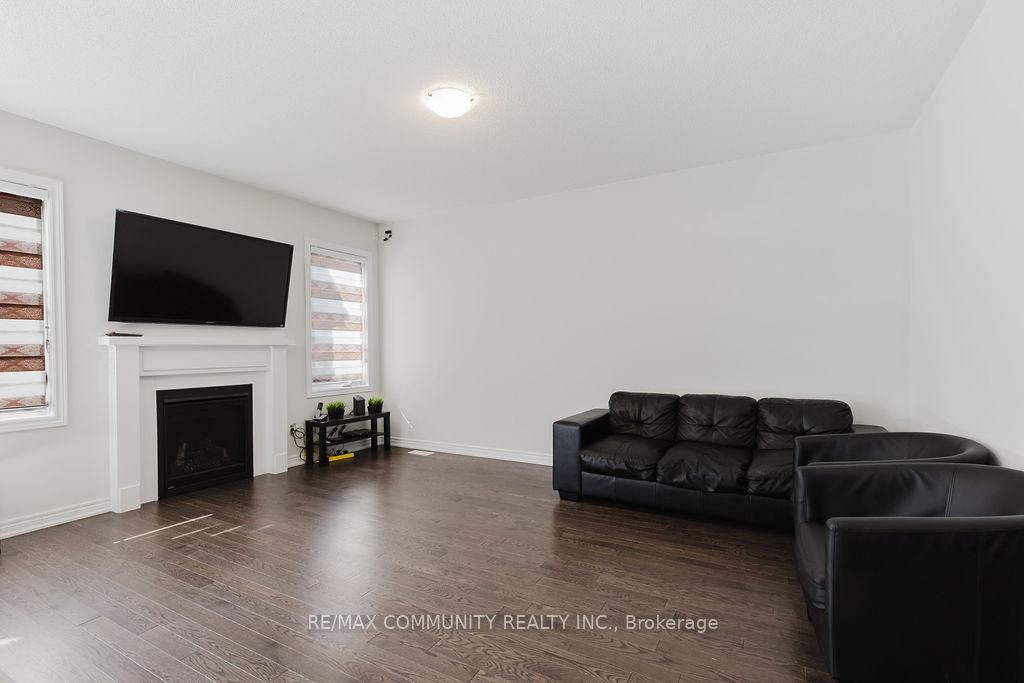 Photo 9 of 100 Folgate Crescent, Brampton, Sandringham-Wellington North — HOMEH