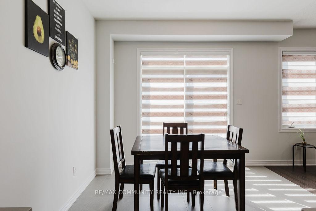 Photo 11 of 100 Folgate Crescent, Brampton, Sandringham-Wellington North — HOMEH