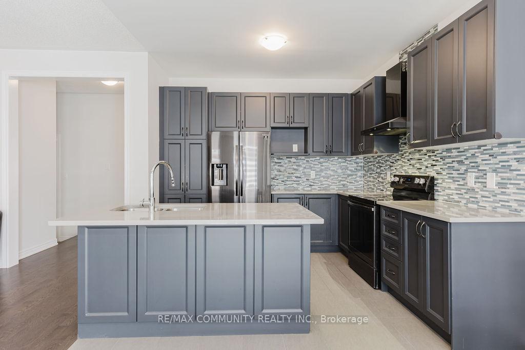 Photo 12 of 100 Folgate Crescent, Brampton, Sandringham-Wellington North — HOMEH