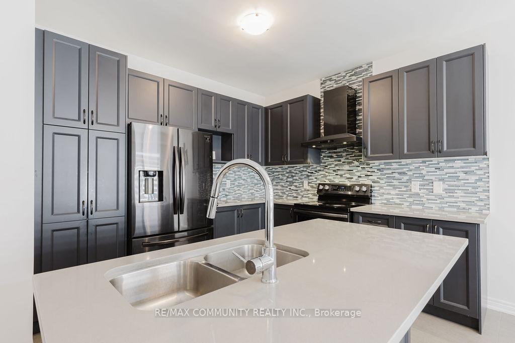 Photo 16 of 100 Folgate Crescent, Brampton, Sandringham-Wellington North — HOMEH
