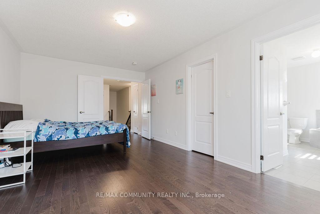 Photo 21 of 100 Folgate Crescent, Brampton, Sandringham-Wellington North — HOMEH