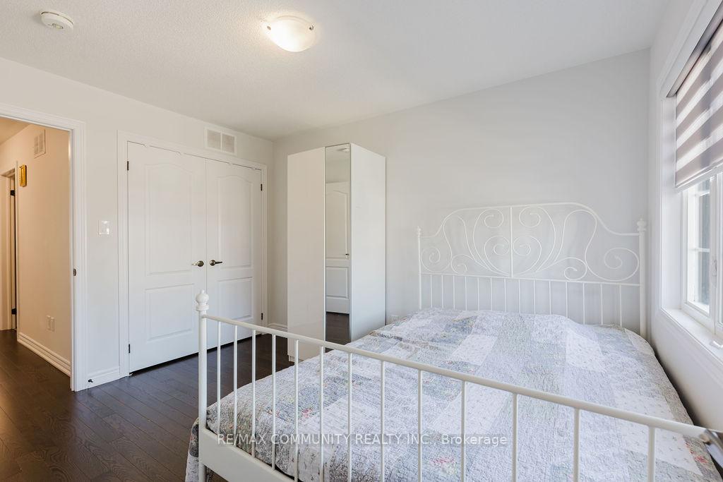 Photo 25 of 100 Folgate Crescent, Brampton, Sandringham-Wellington North — HOMEH