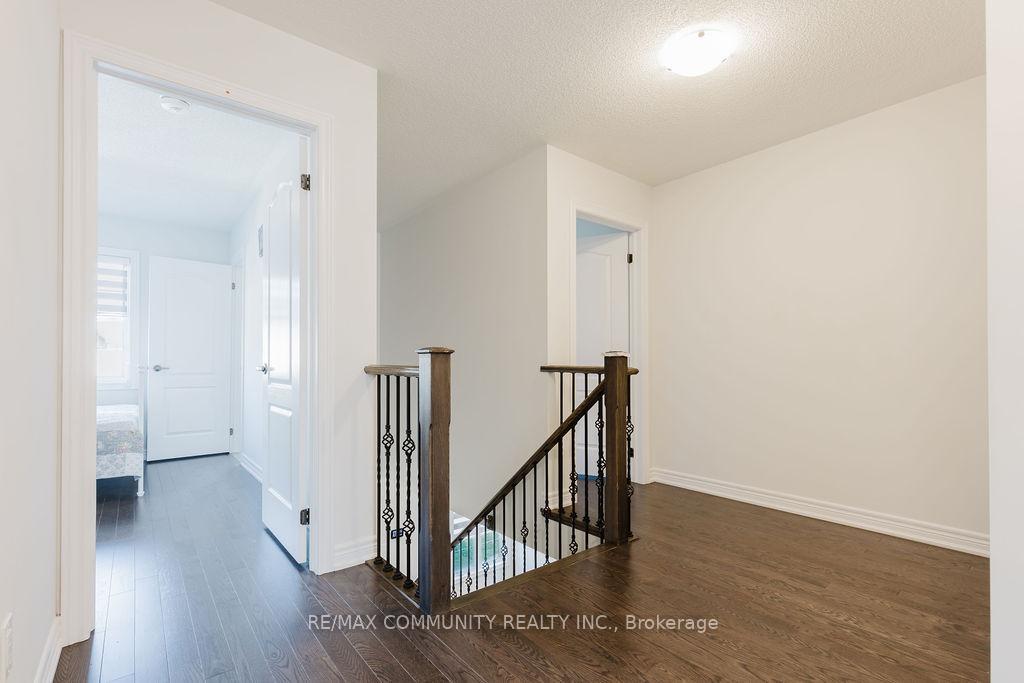 Photo 33 of 100 Folgate Crescent, Brampton, Sandringham-Wellington North — HOMEH