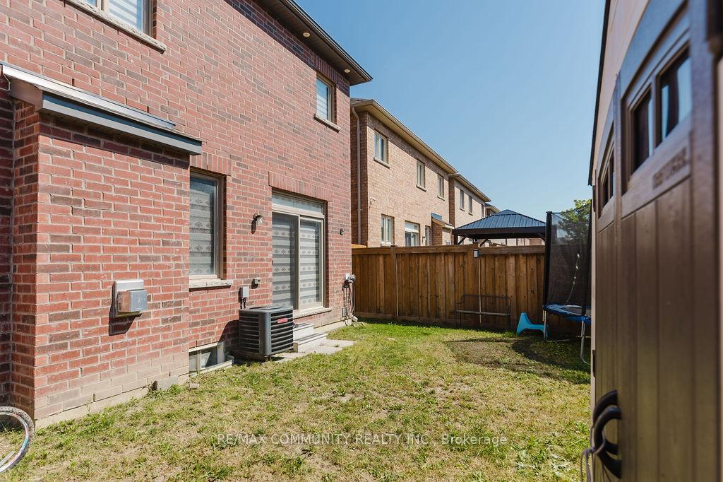 Photo 39 of 100 Folgate Crescent, Brampton, Sandringham-Wellington North — HOMEH