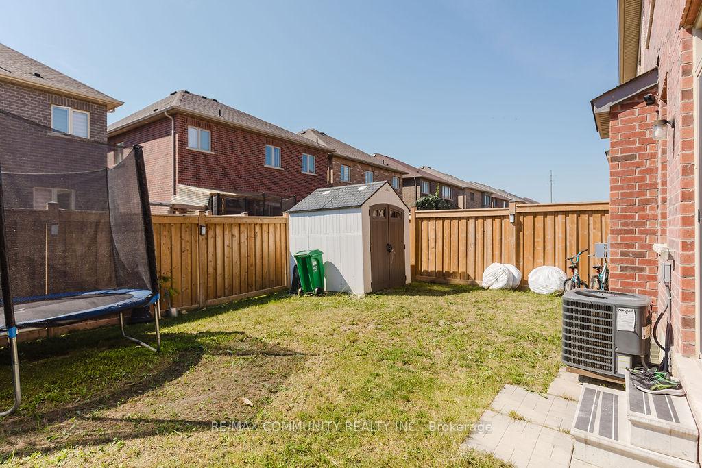 Photo 40 of 100 Folgate Crescent, Brampton, Sandringham-Wellington North — HOMEH