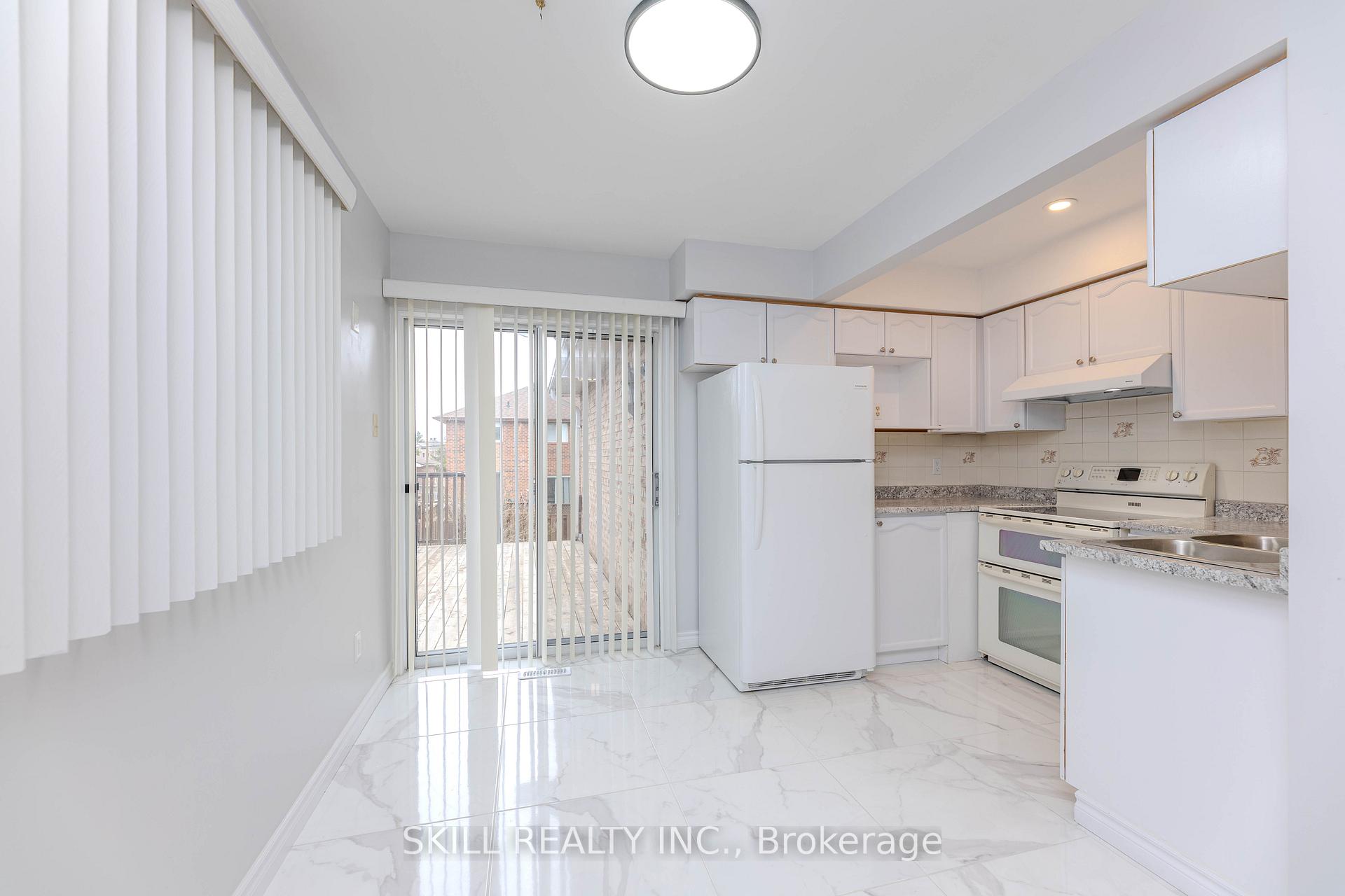 Photo 5 of 1 Nugent Court, Barrie, Northwest — HOMEH