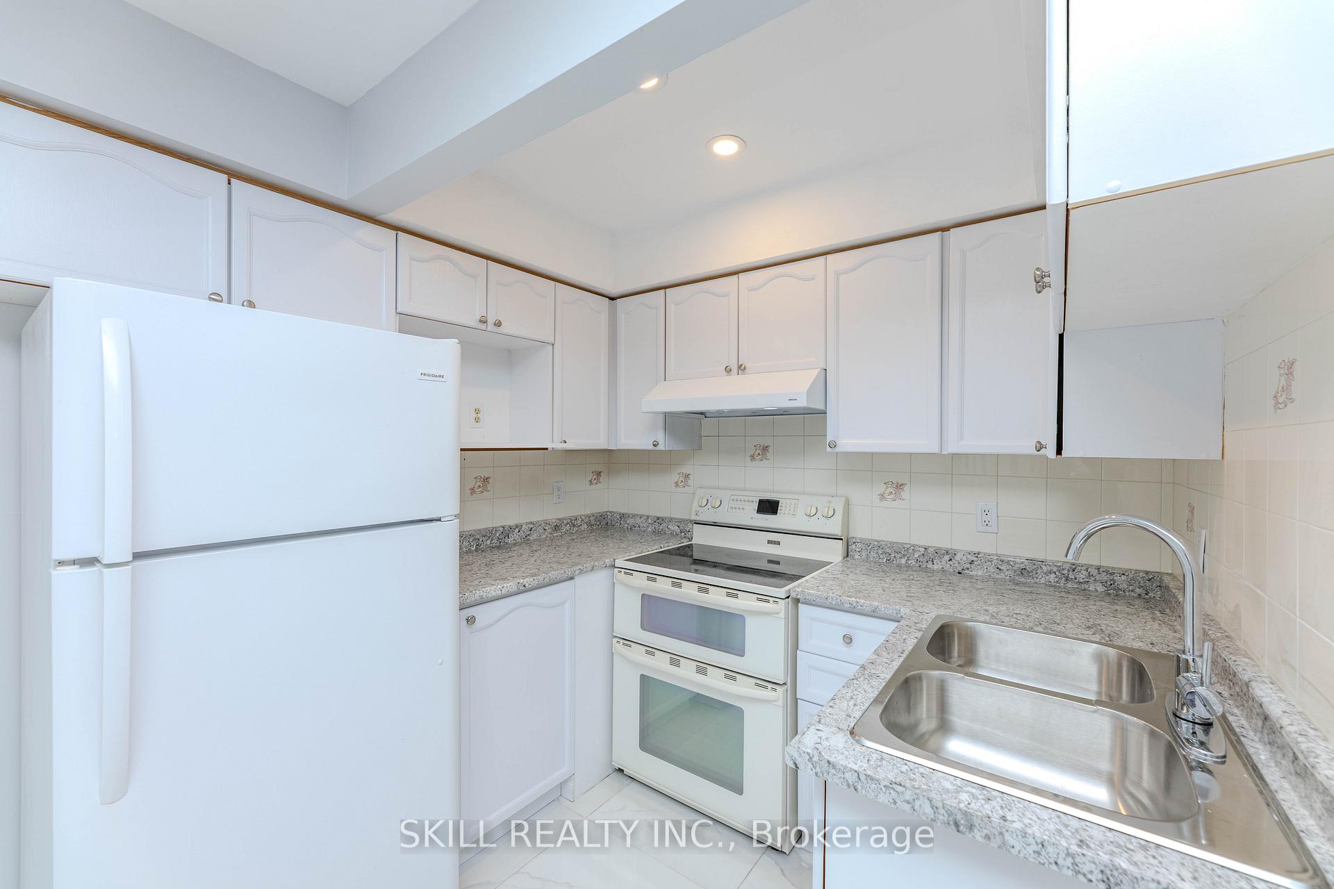 Photo 6 of 1 Nugent Court, Barrie, Northwest — HOMEH