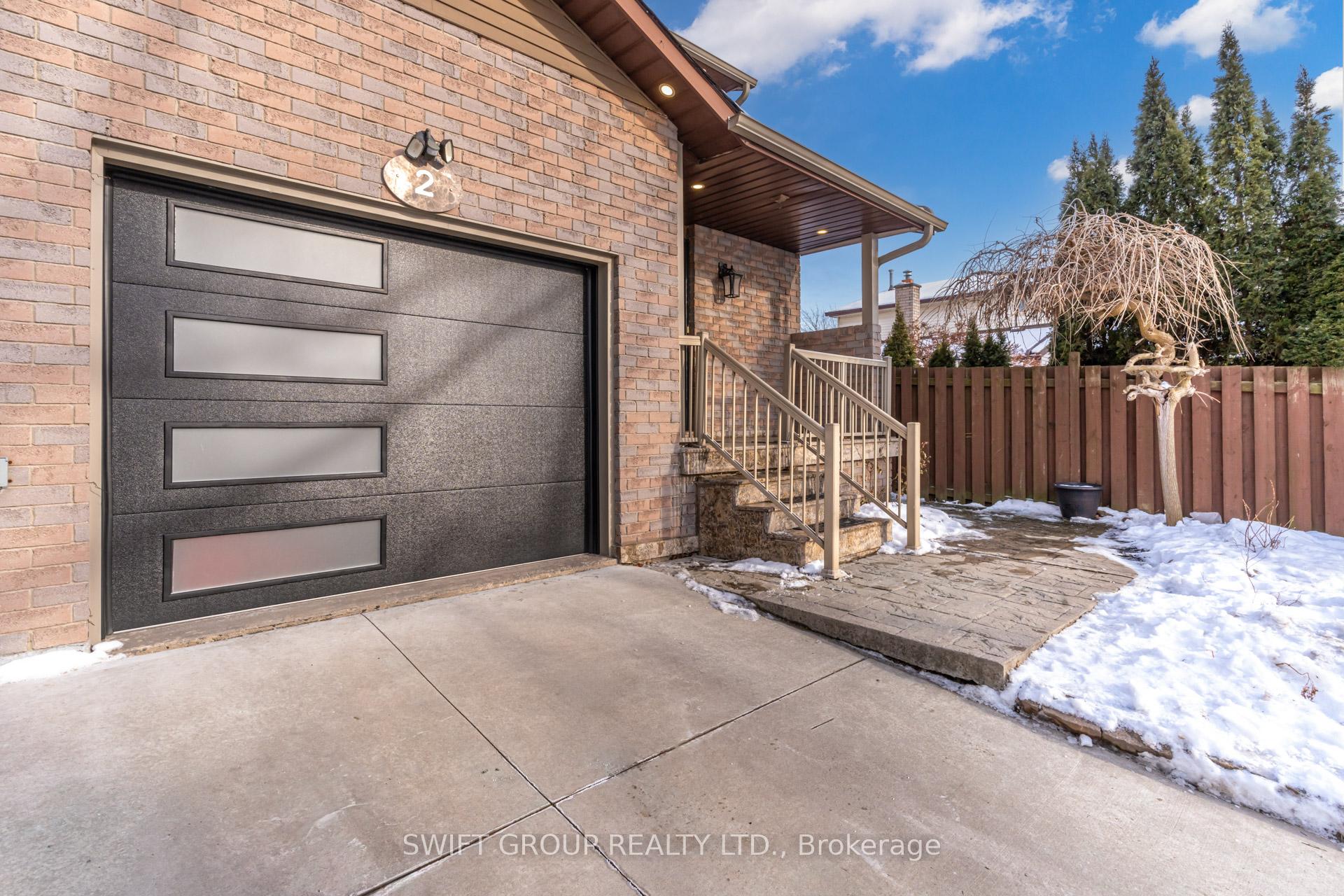Photo 3 of 2 Buffalo Court, Hamilton, Stoney Creek Mountain — HOMEH