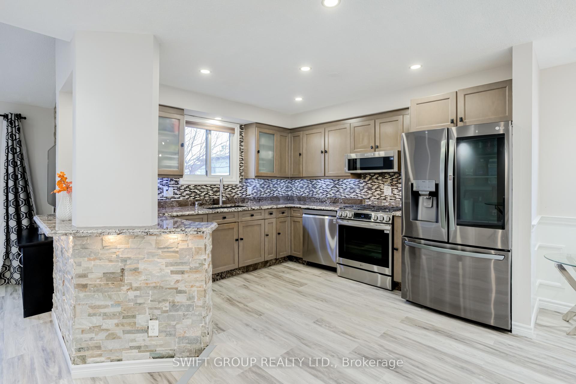 Photo 10 of 2 Buffalo Court, Hamilton, Stoney Creek Mountain — HOMEH