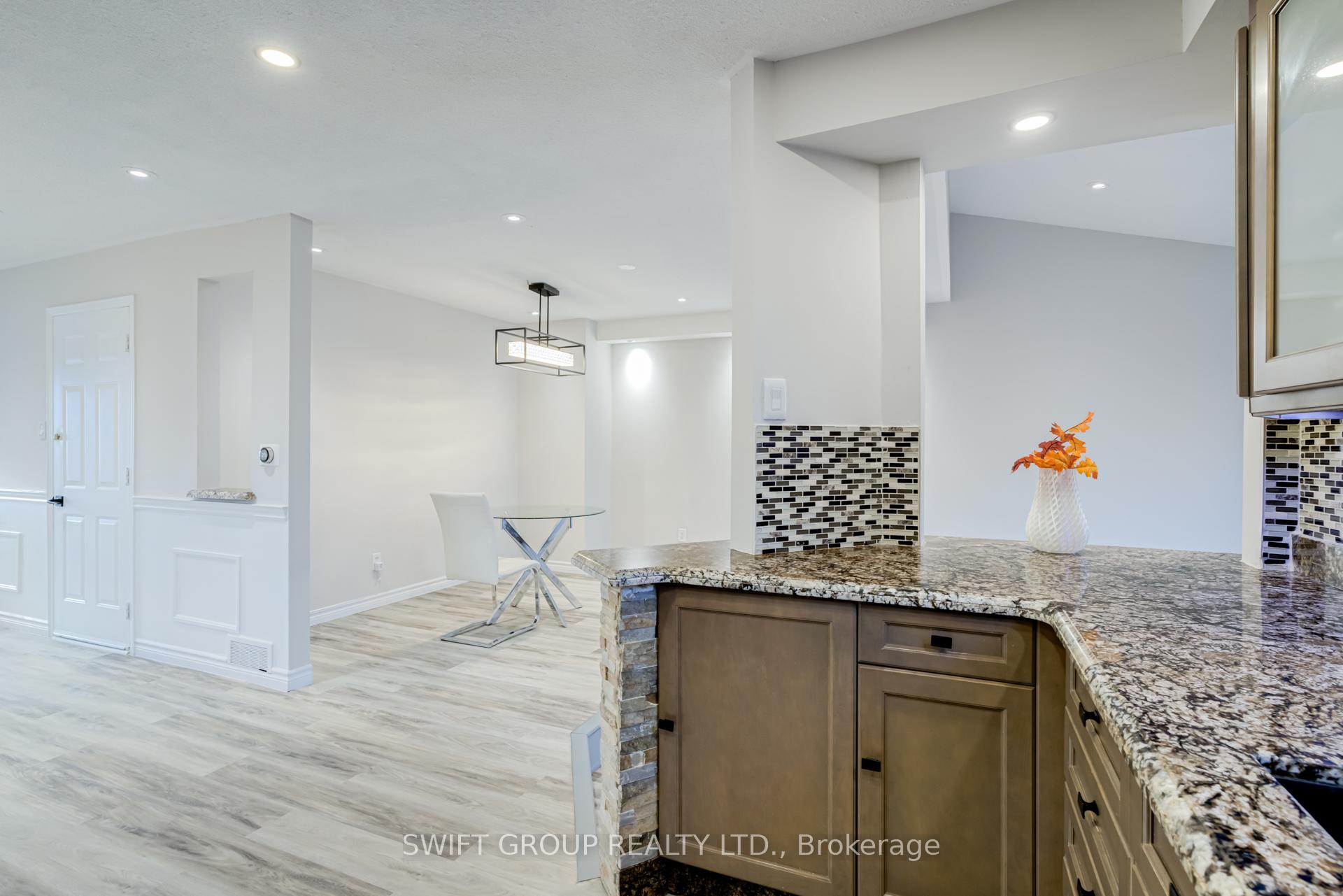 Photo 12 of 2 Buffalo Court, Hamilton, Stoney Creek Mountain — HOMEH