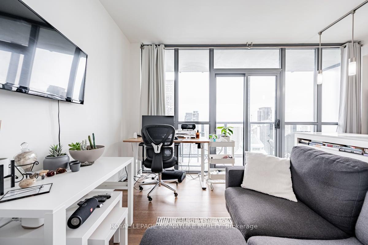 Photo 5 of Unit 3310, 110 Charles Street E, Toronto, Church-Yonge Corridor — HOMEH