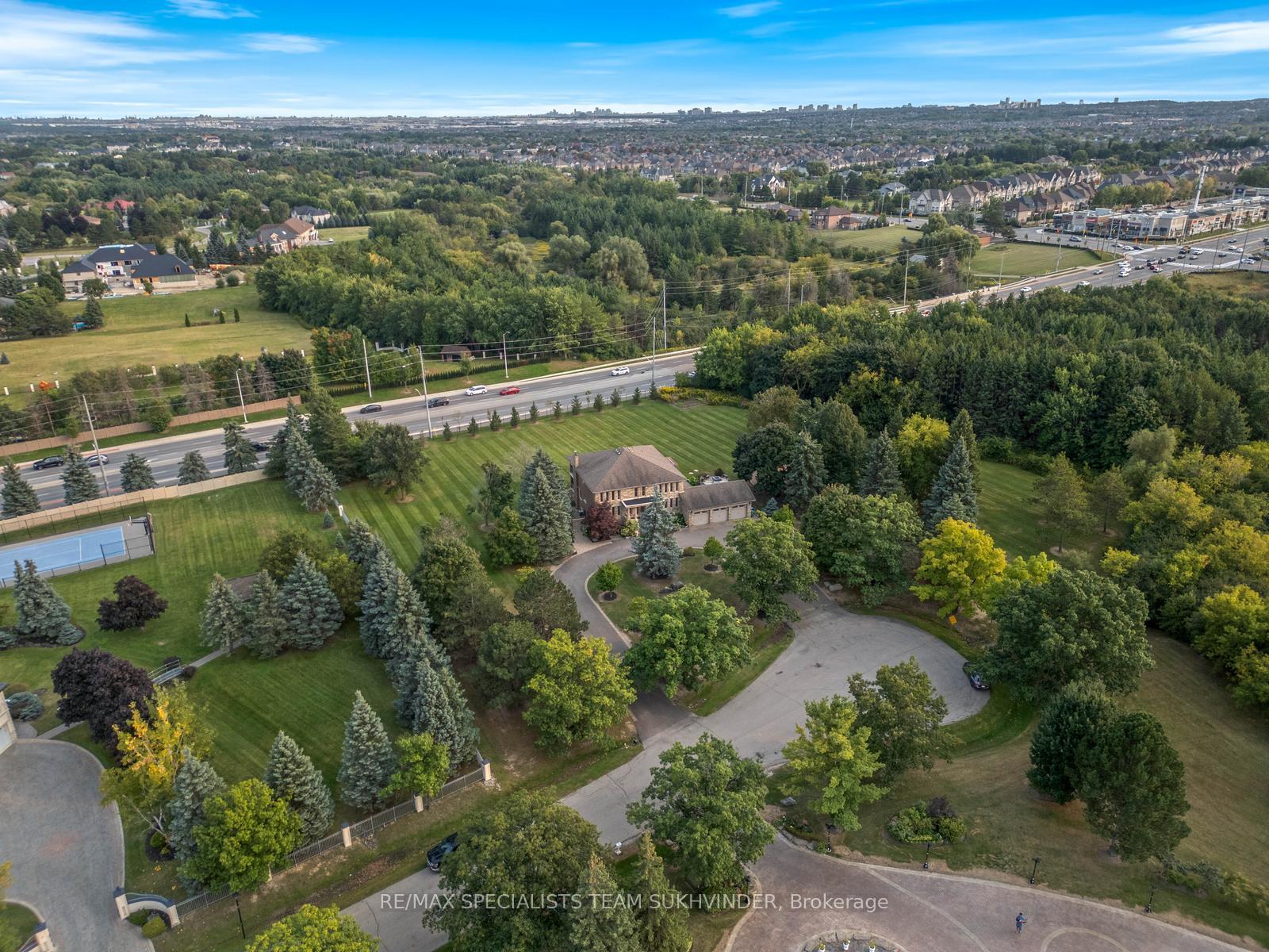 Photo 3 of 4 Dalla Riva Court, Brampton, Toronto Gore Rural Estate — HOMEH