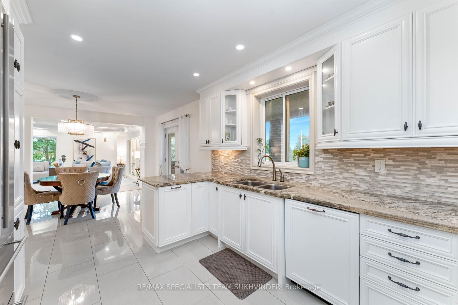 Photo 12 of 4 Dalla Riva Court, Brampton, Toronto Gore Rural Estate — HOMEH