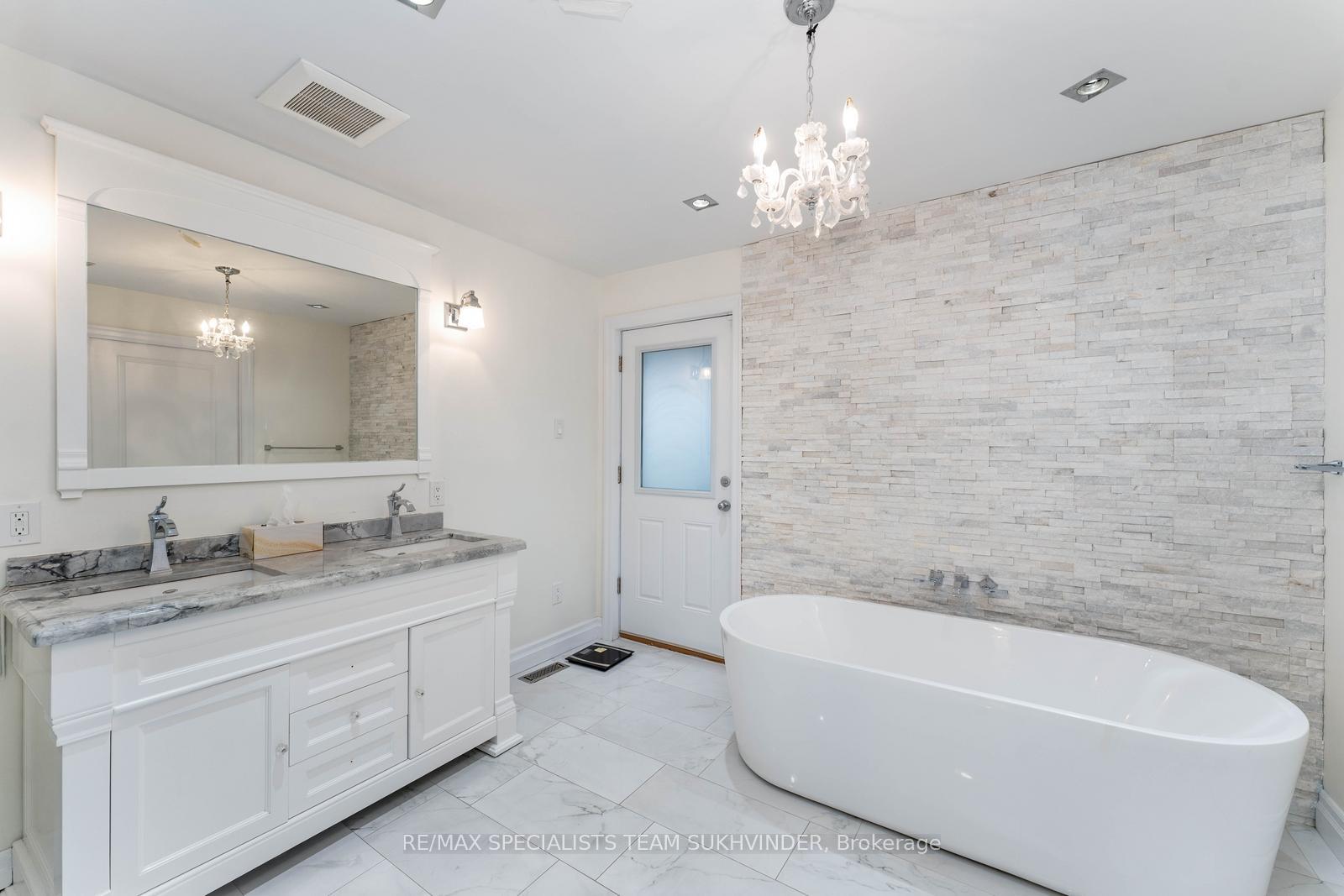 Photo 19 of 4 Dalla Riva Court, Brampton, Toronto Gore Rural Estate — HOMEH