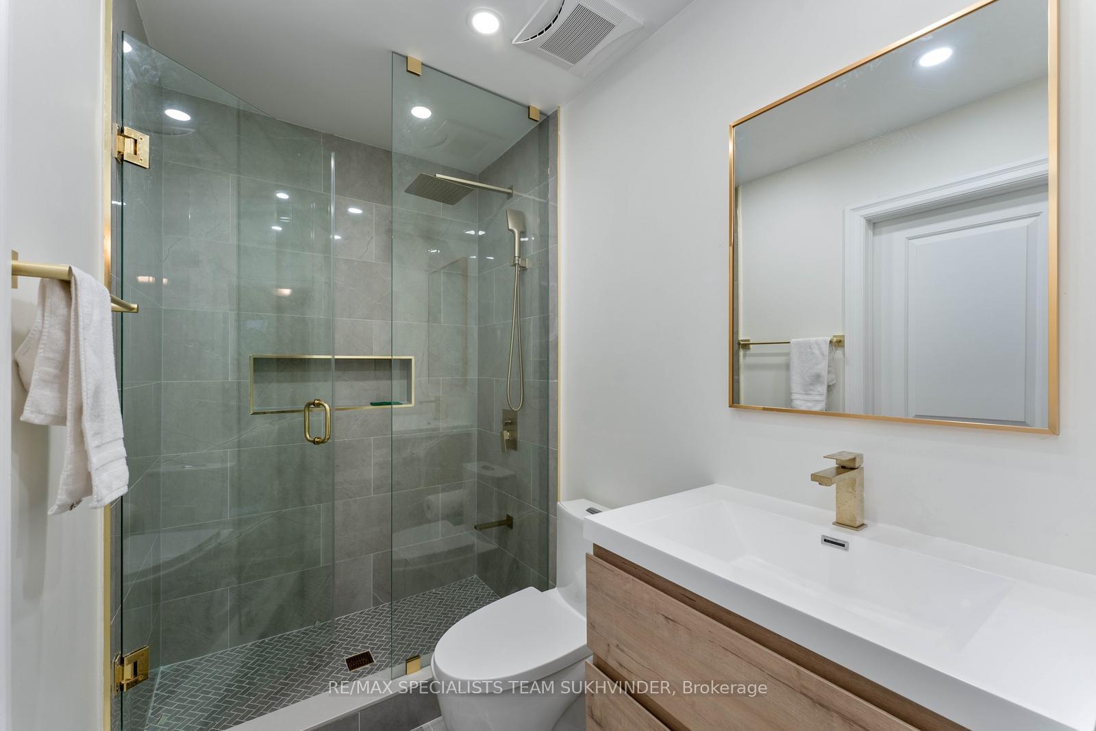 Photo 23 of 4 Dalla Riva Court, Brampton, Toronto Gore Rural Estate — HOMEH
