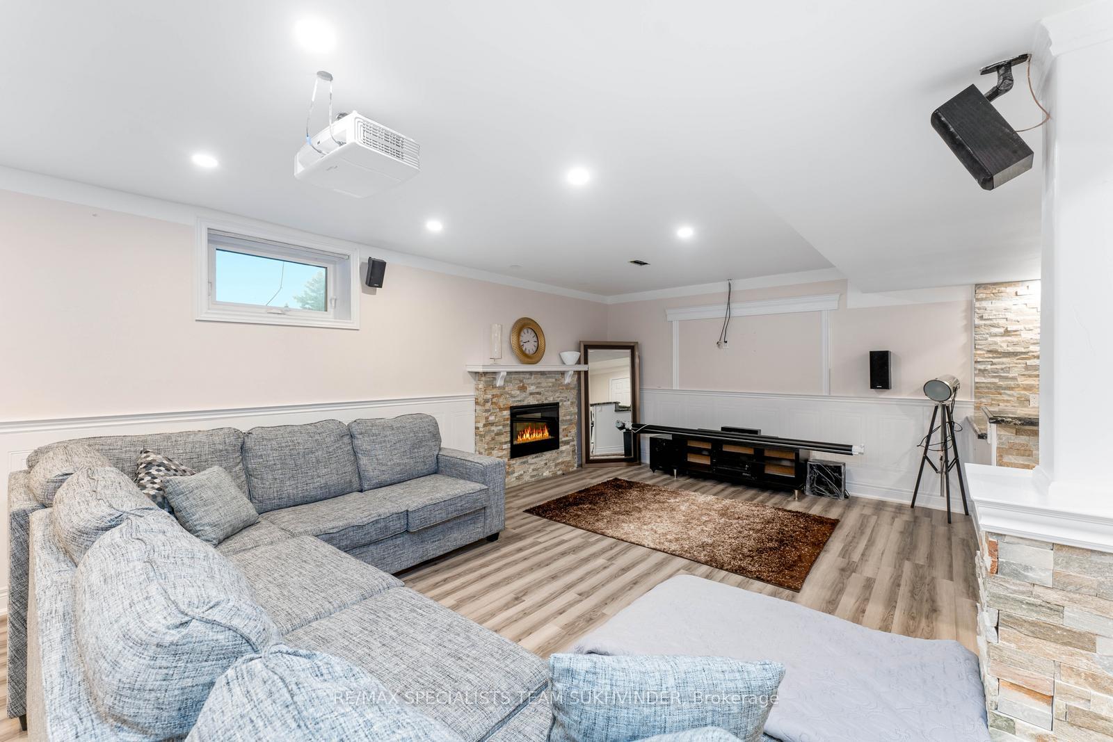 Photo 27 of 4 Dalla Riva Court, Brampton, Toronto Gore Rural Estate — HOMEH