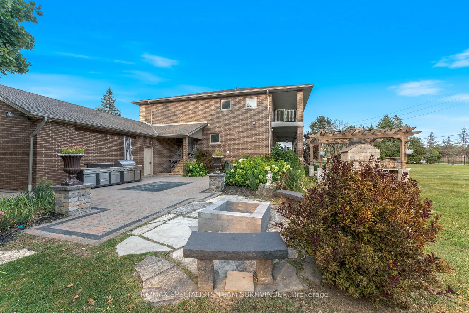 Photo 37 of 4 Dalla Riva Court, Brampton, Toronto Gore Rural Estate — HOMEH